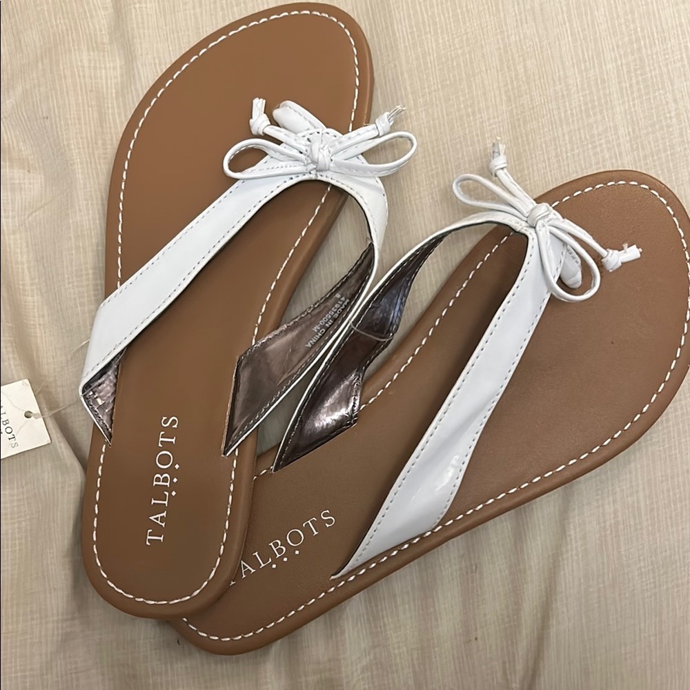 NWT! Talbots 8 White and Brown bow Sandals Minimalist Design
